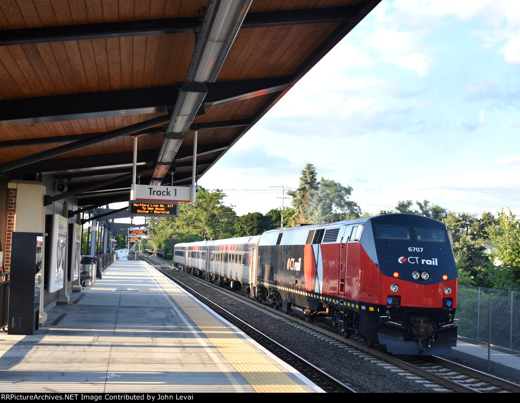 Ctrail heading away from Wallingford Station for points north